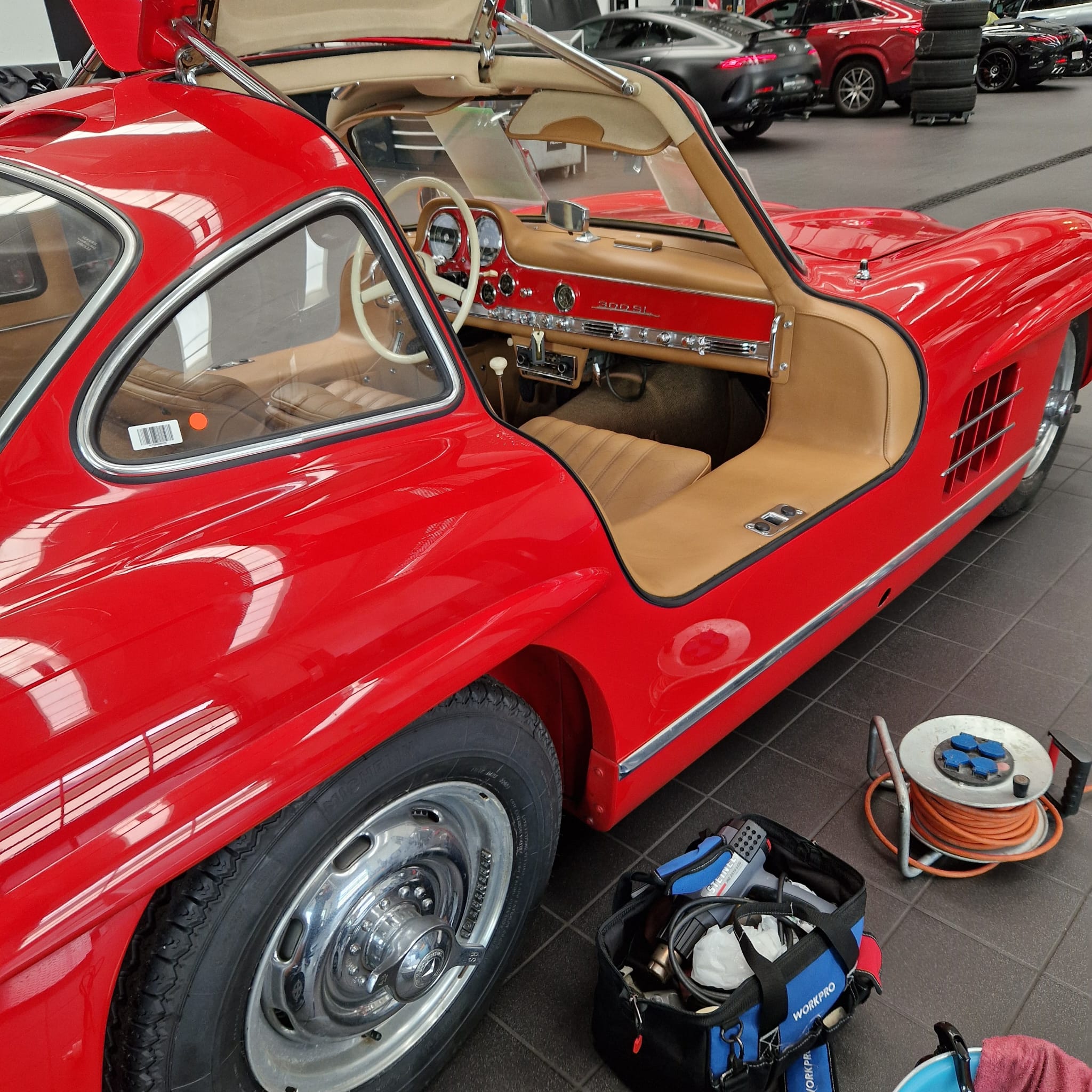 Interni di una Mercedes 300 SL d’epoca